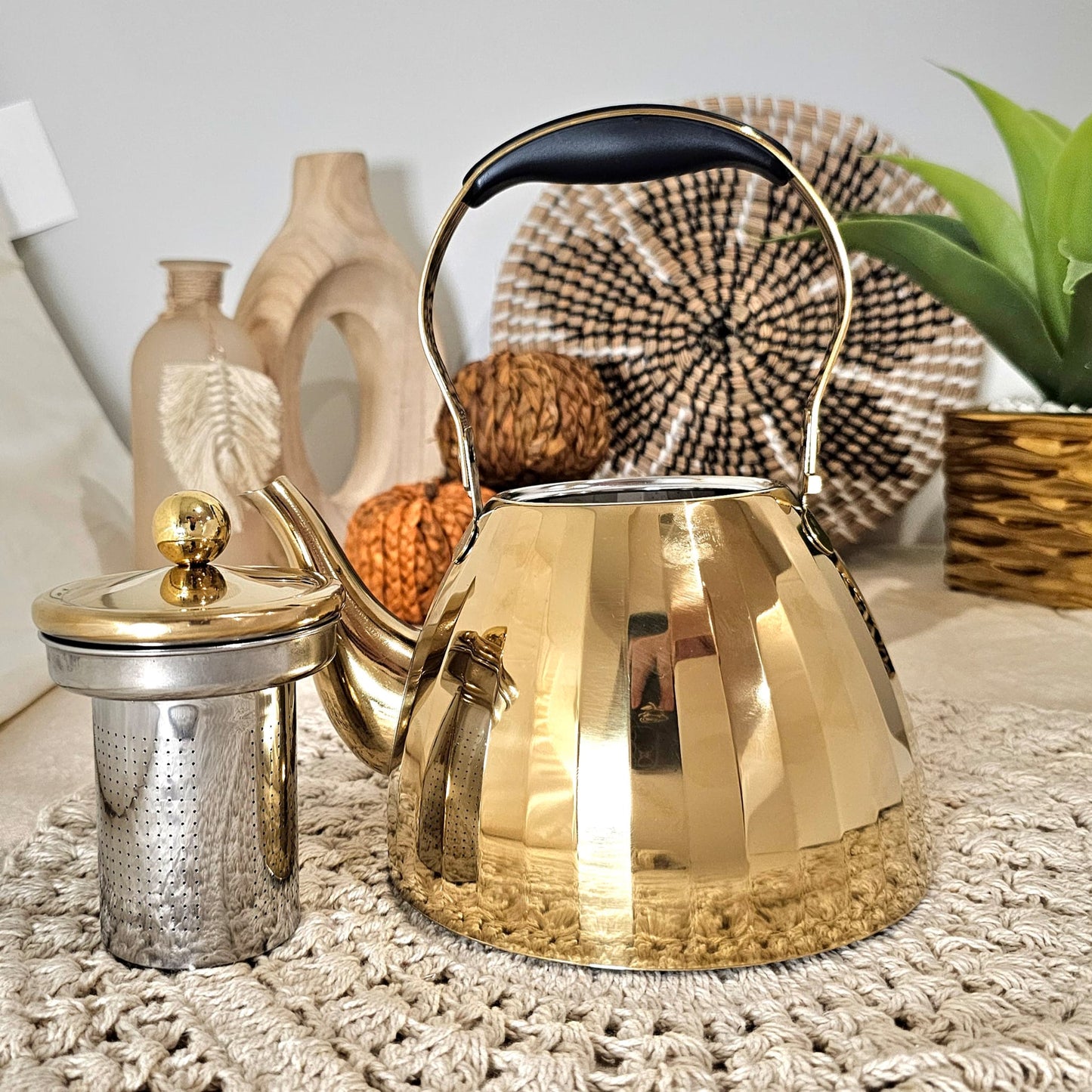 Golden Stainless Steel Tea Kettle 1.5L - Elegant 1.5 Liter Capacity Classic Style for Kitchen Decor & Functionality