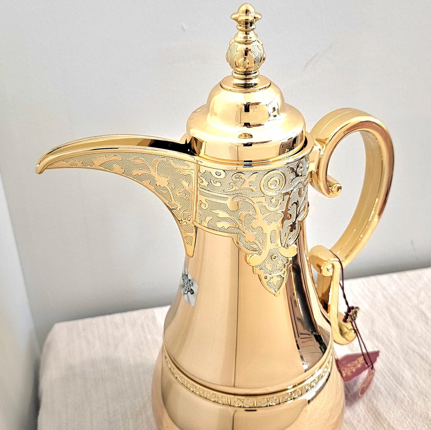 Luxury Arabic Dallah Coffee Pot Gold Finish Elegant Design for Premium Coffee Experience with Intricate Patterns and Handle