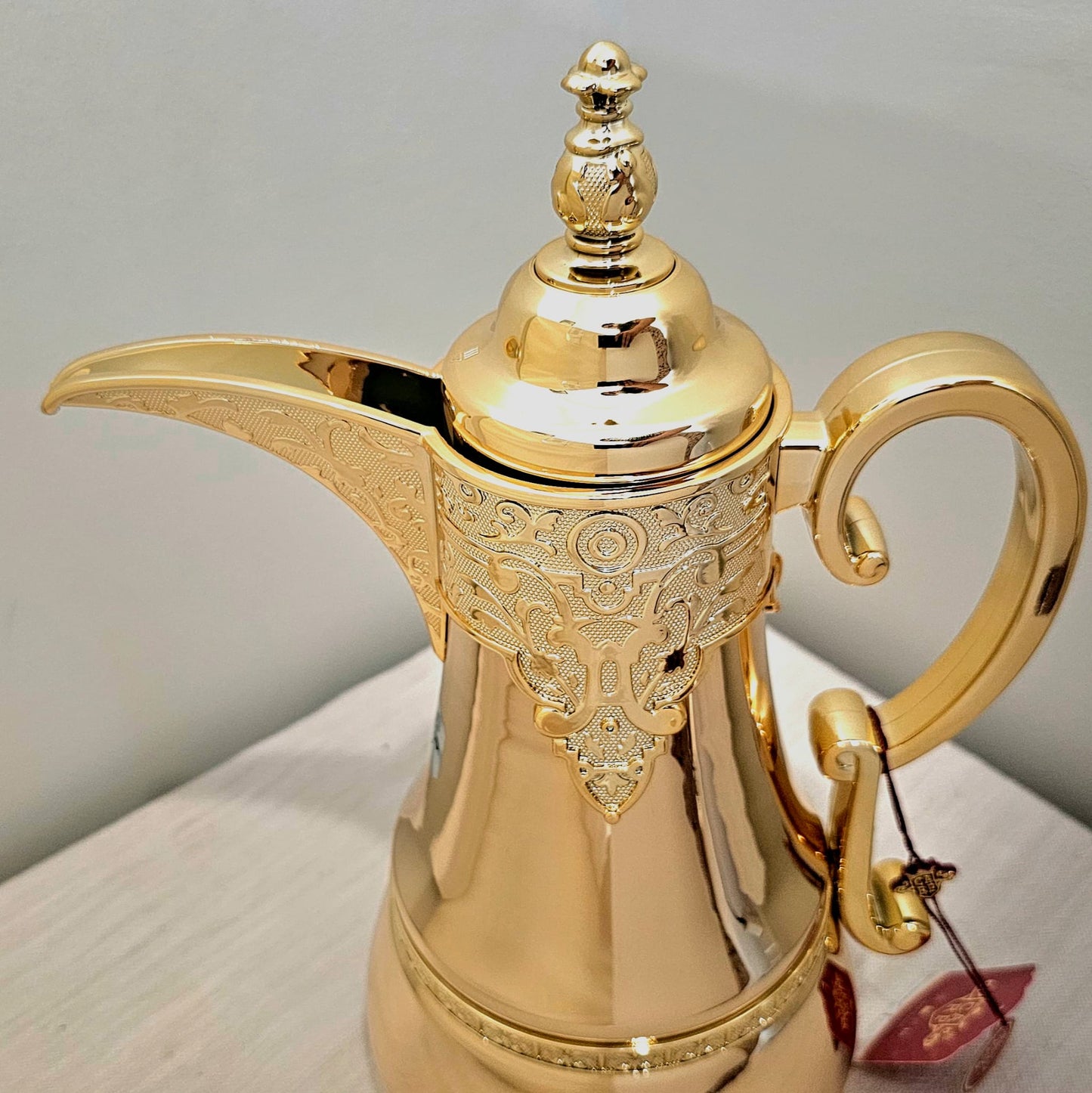 Luxury Arabic Dallah Coffee Pot Gold Finish Elegant Design for Premium Coffee Experience with Intricate Patterns and Handle