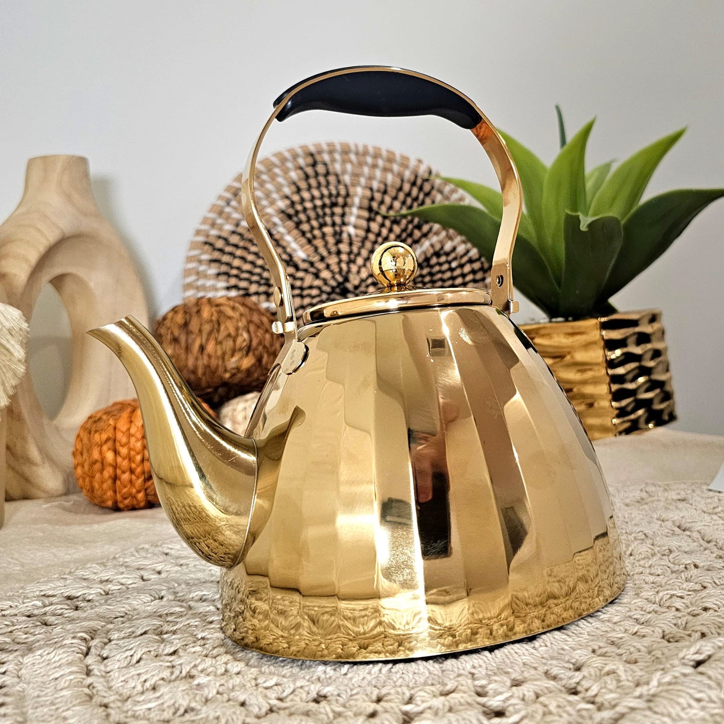 Golden Stainless Steel Tea Kettle 1.5L - Elegant 1.5 Liter Capacity Classic Style for Kitchen Decor & Functionality