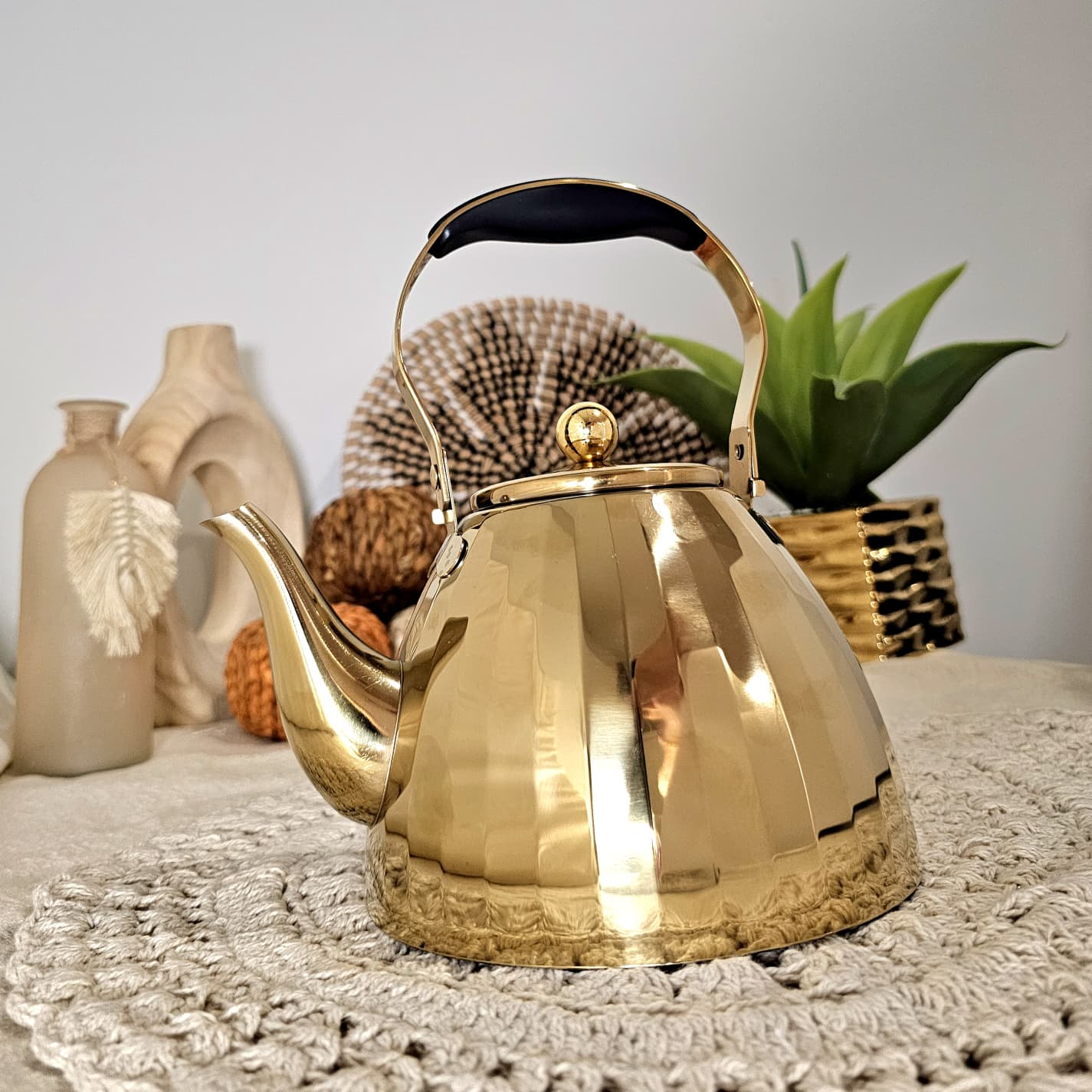 Golden Stainless Steel Tea Kettle 1.5L - Elegant 1.5 Liter Capacity Classic Style for Kitchen Decor & Functionality