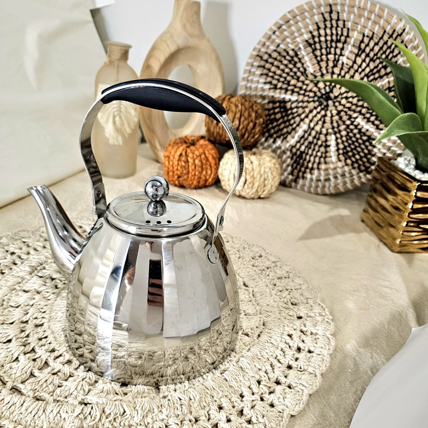 Luxury Silver Stainless Steel Tea Kettle 1.5L - Elegant Design for Your Kitchen Needs