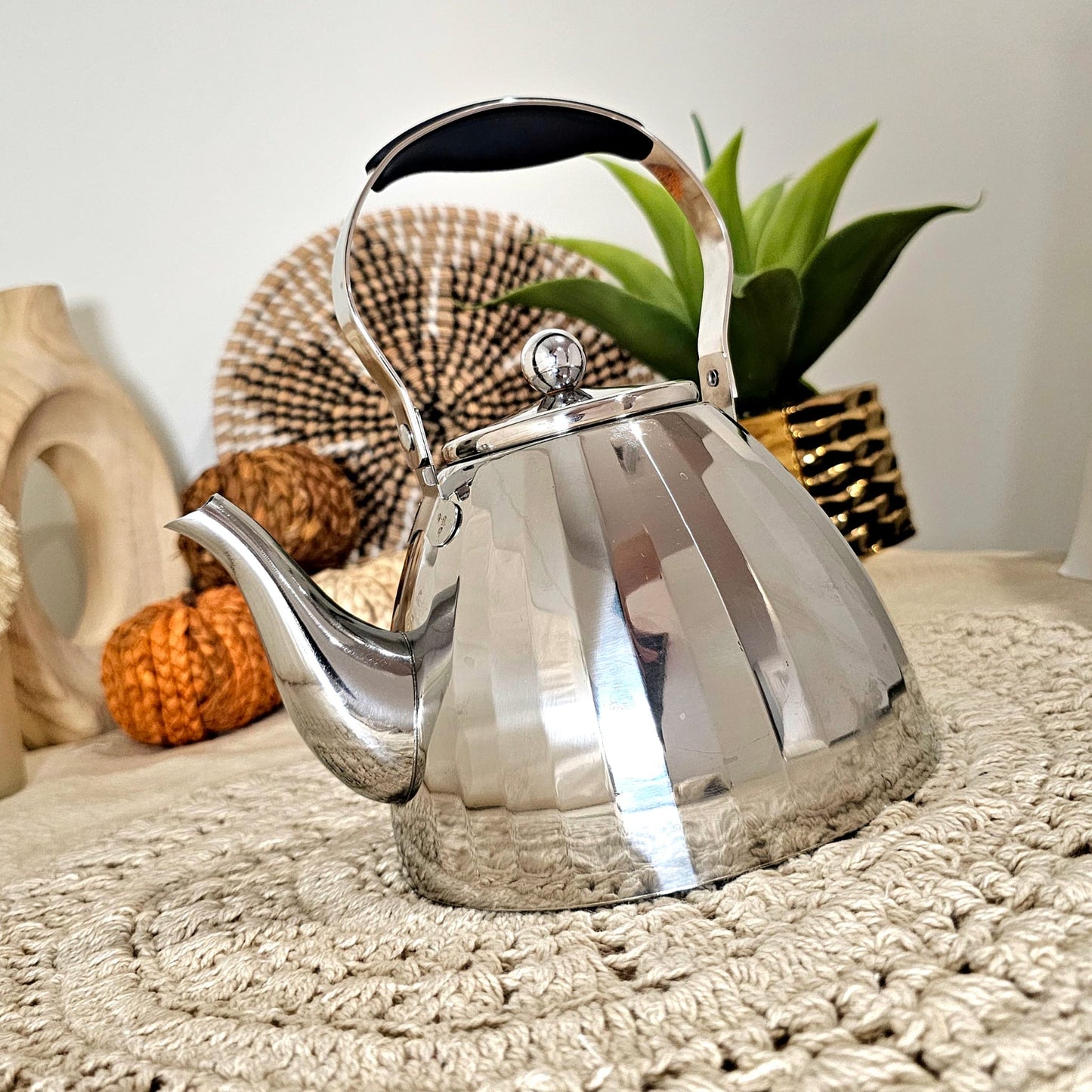 Luxury Silver Stainless Steel Tea Kettle 1.5L - Elegant Design for Your Kitchen Needs